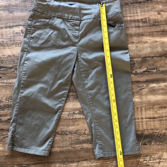 Reitmans Petites taupe capris - Picture 6 of 11